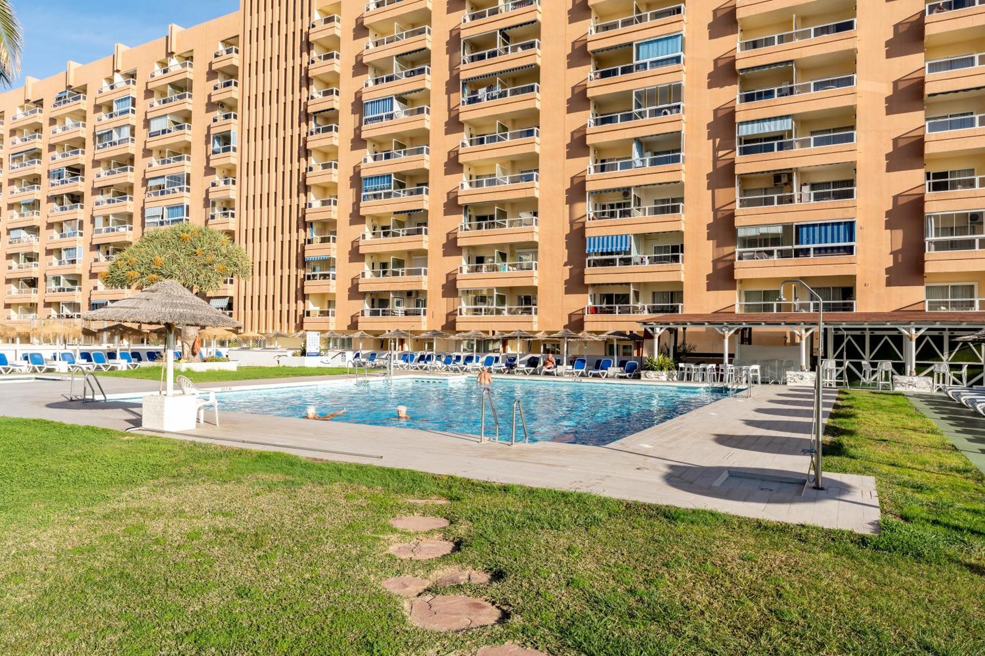Marina View, Sunny One Bedroom Pyr Apartment